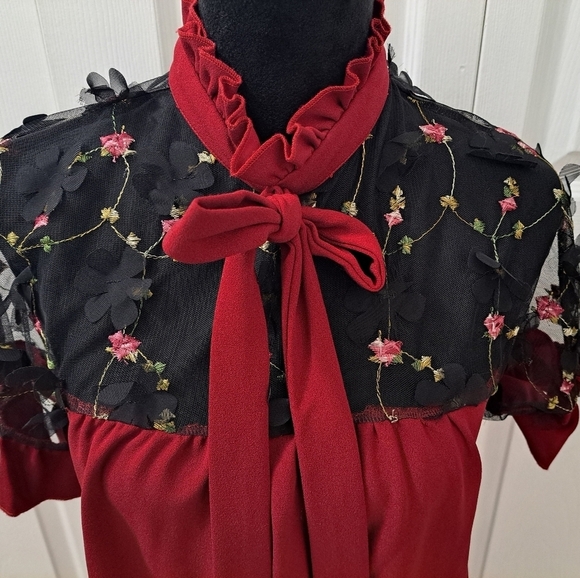 Maroon Dress With A Ruffled Neck Line & Bow Tie Size 8 - Picture 2 of 8